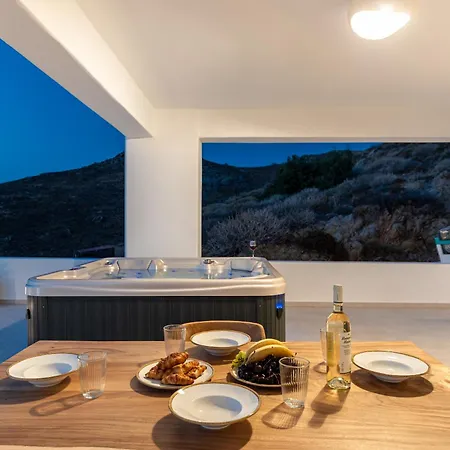 Amber Vista Naxos